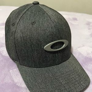 Mens Oakley Hat, Flexfit L-XL, Like New
